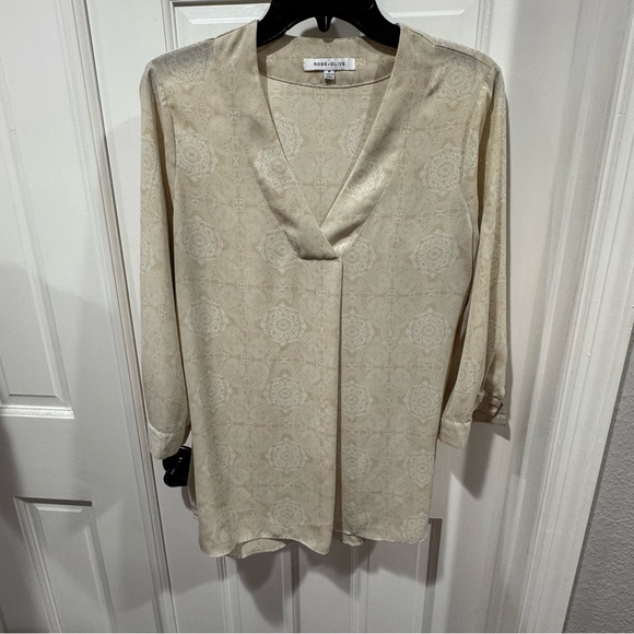 Rose & Olive Tops - Rose + Olive Beige Printed Blouse – Long Sleeve V-Neck‎ – Size M
